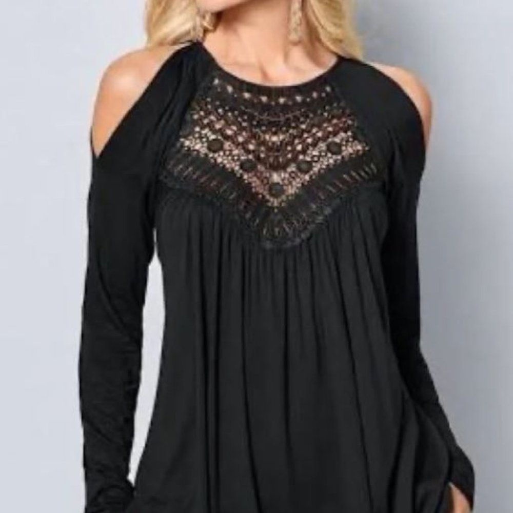NWOT VENUS COLD SHOULDER BEADED CROCHET KNIT SHARKBITE HEM TUNIC (L)